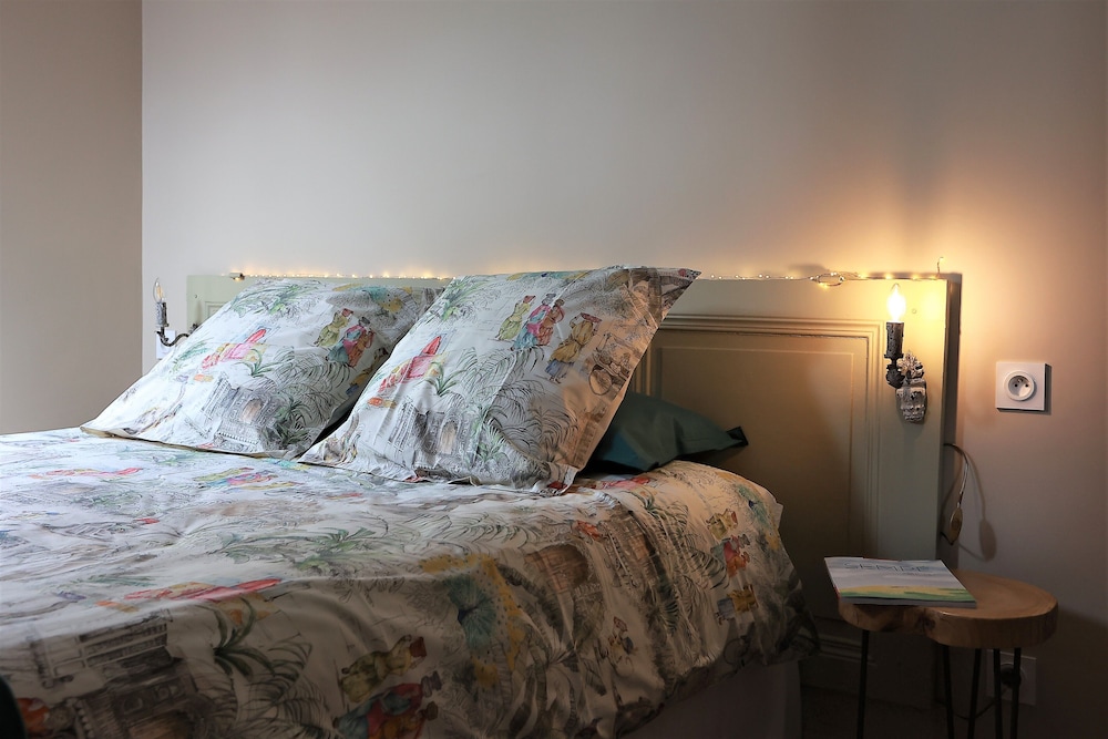 Superior Suite, Private Bathroom, Garden View (La chambre de Jeanne) photo 1
