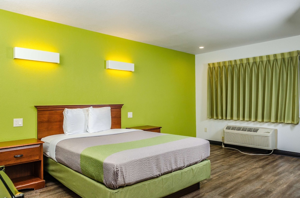 Deluxe Room, 1 Queen Bed, Accessible, Non Smoking photo 2