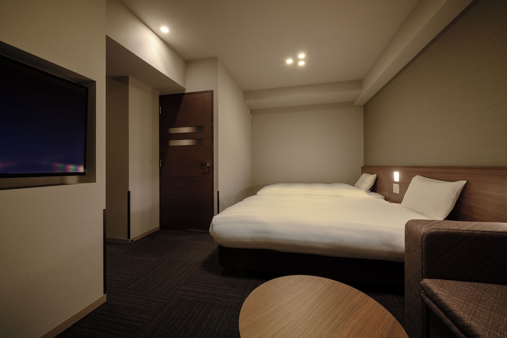 Moderate Triple Room, Non Smoking [Must be vaccinated with proof, Late Check Out 1PM] - Photo 1