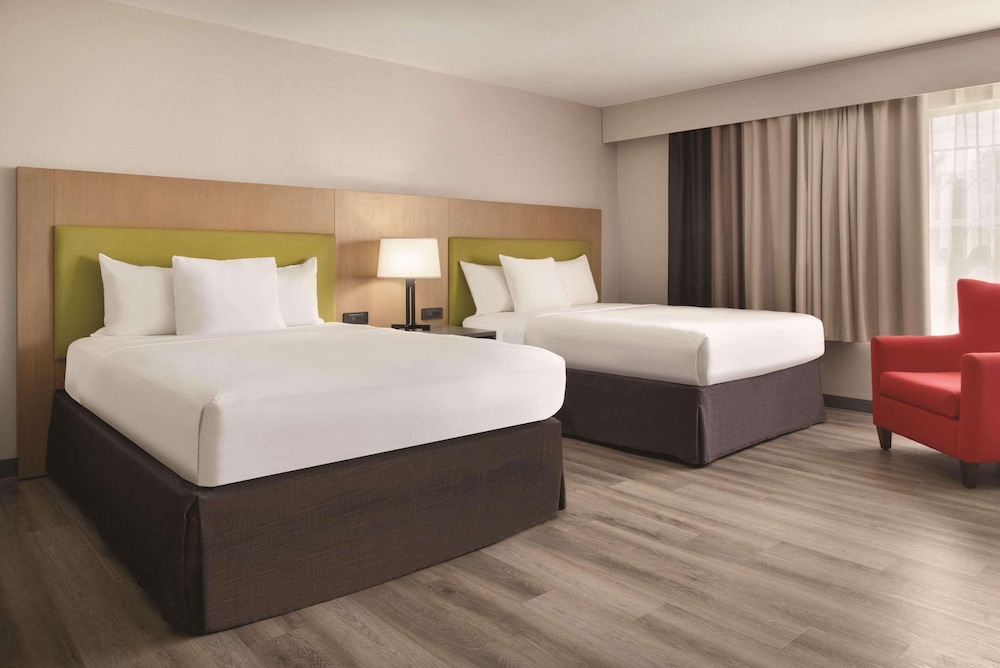 Studio Suite, 2 Queen Beds, Non Smoking - Photo 5