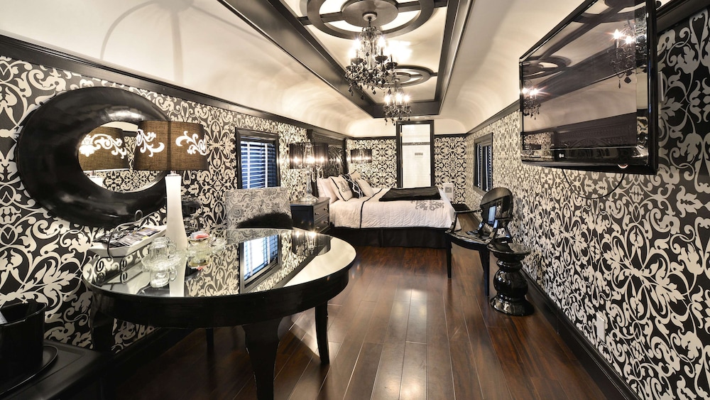 Suite, 1 King Bed, Non Smoking (Railcar) - Photo 1