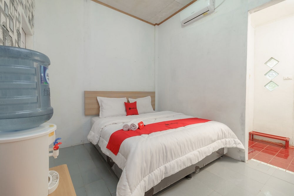 Double Room (RedDoorz) photo 3