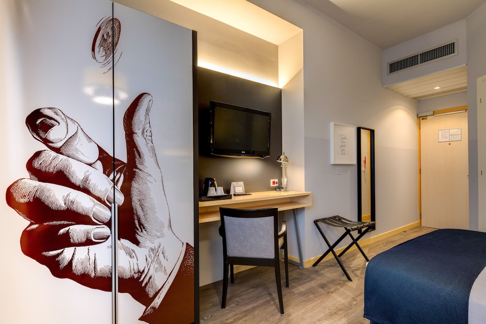 Standard Room, 2 Twin Beds, Smoking - Photo 5
