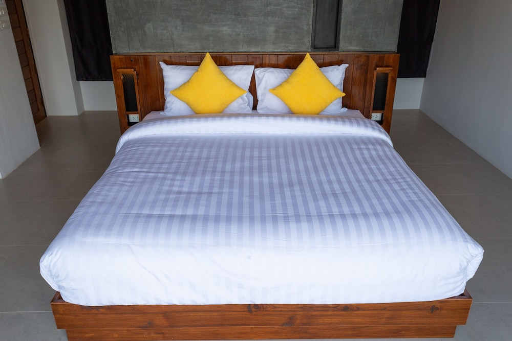 Deluxe Room, 1 King Bed - Photo 5