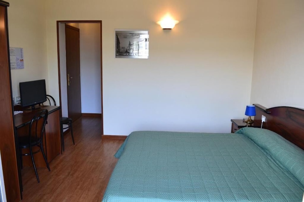 Double or Twin Room photo 1