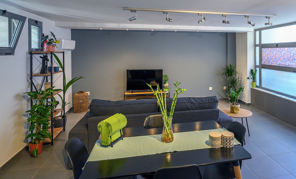 Comfort Apartment, City View