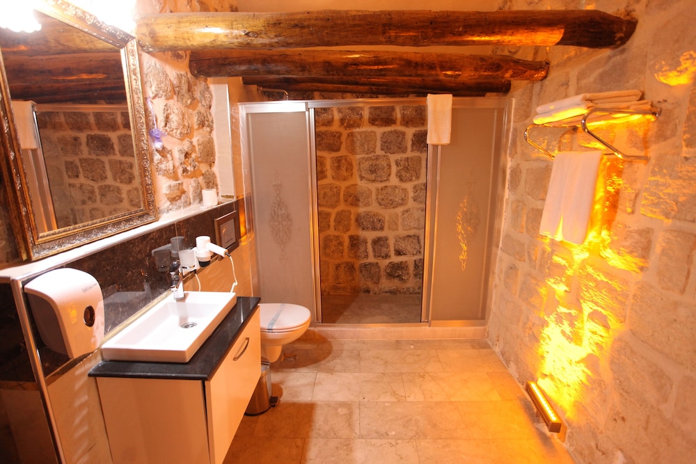Honeymoon Studio Suite photo 3