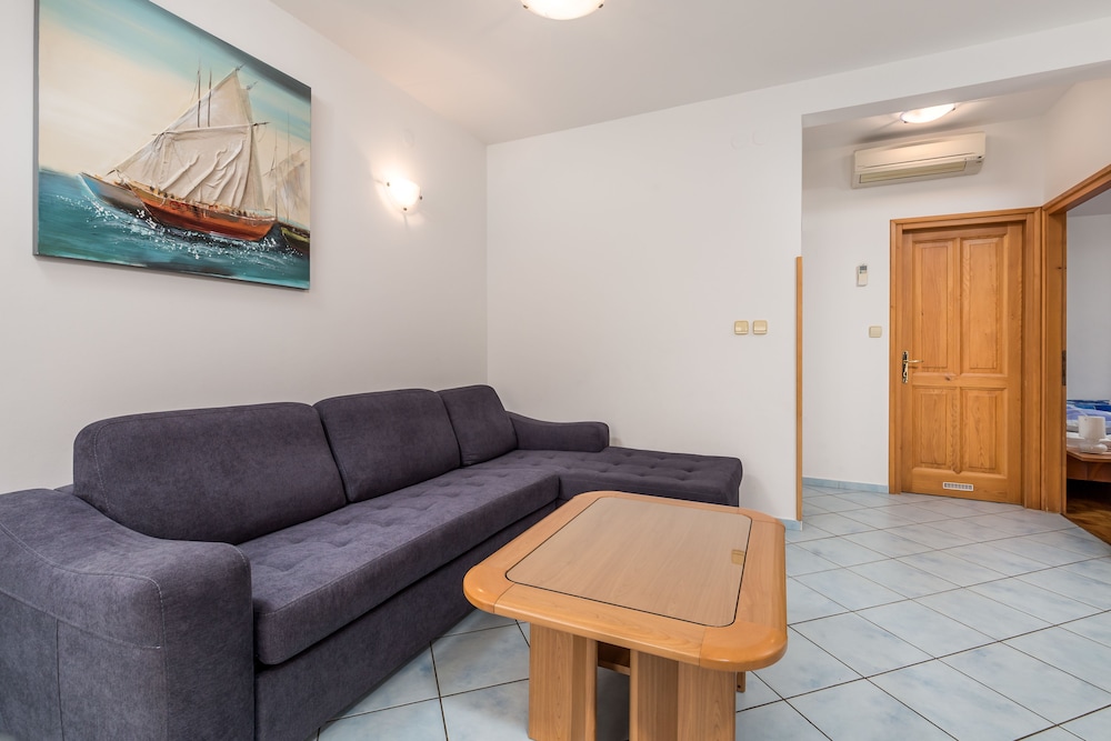 Deluxe Apartment, 2 Bedrooms, Terrace photo 3
