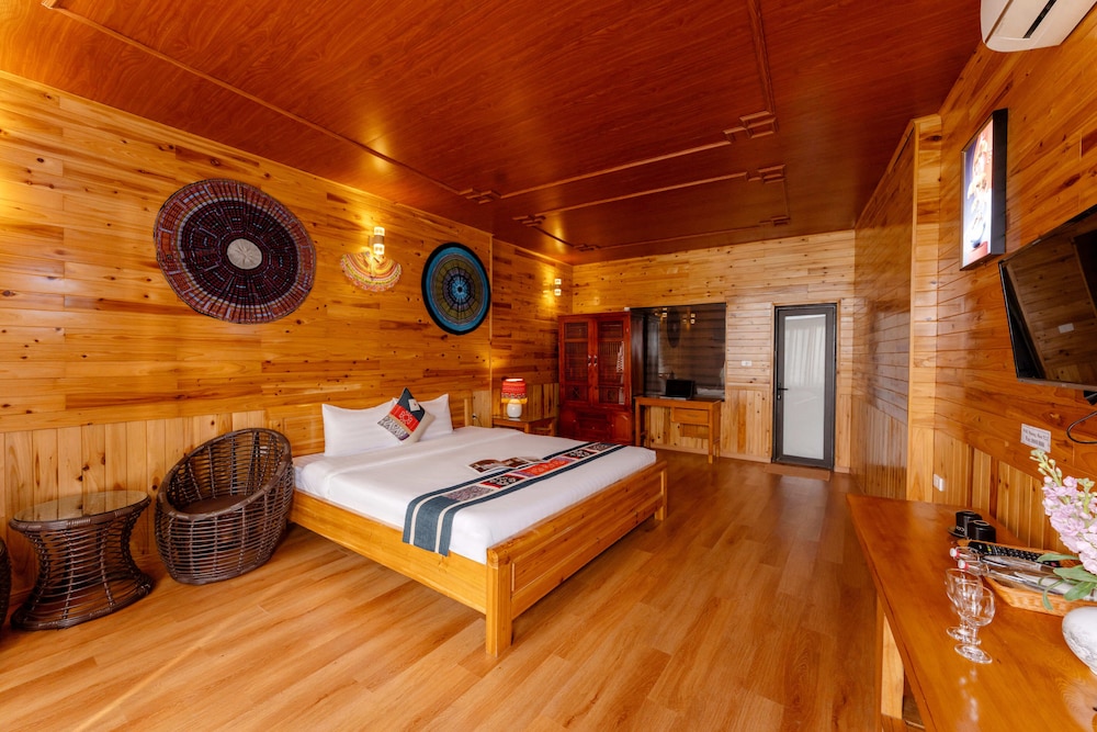 Suite with Mountain View