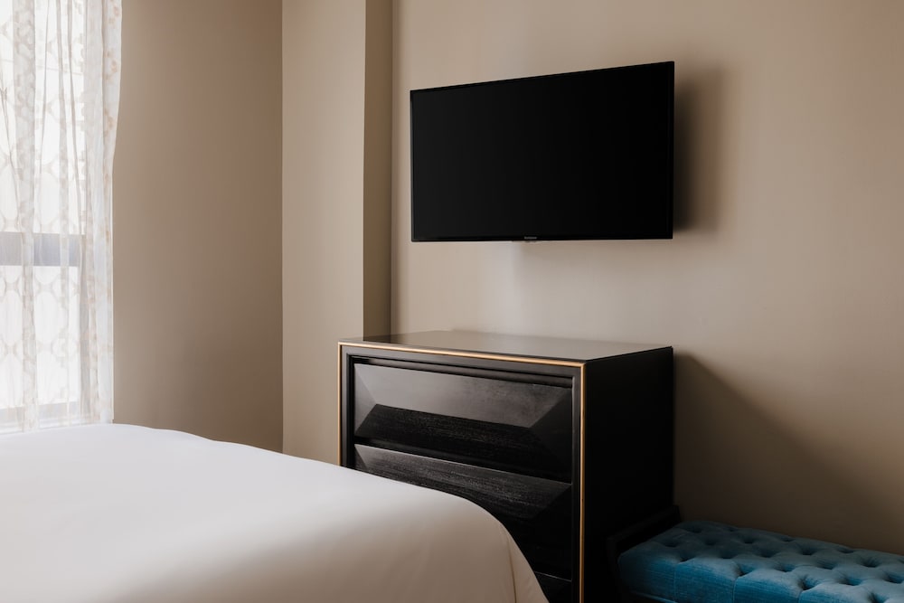 Deluxe Room, 1 Queen Bed - Photo 7