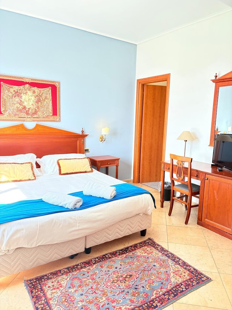 Superior Double or Twin Room - Photo 3