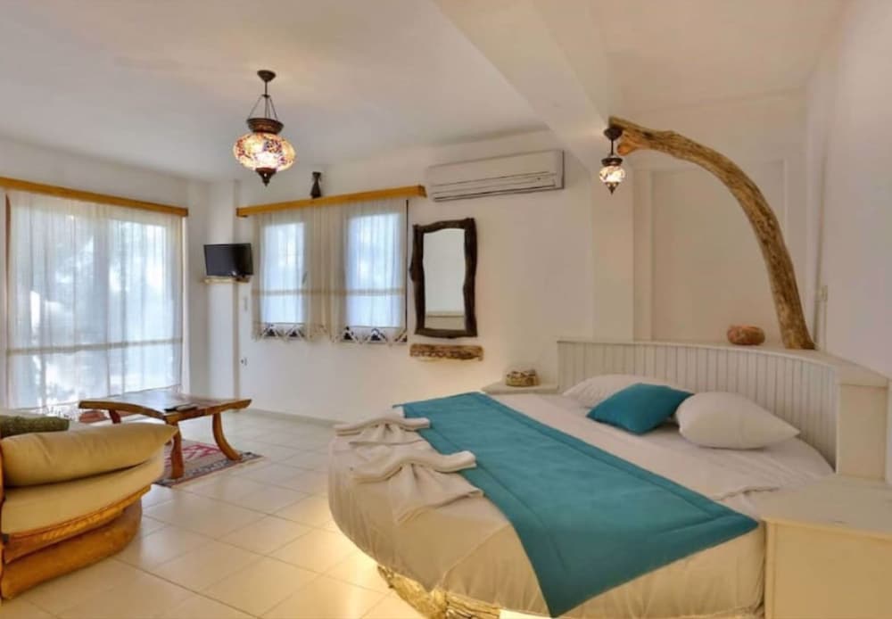 Deluxe Studio Suite, Garden Floor