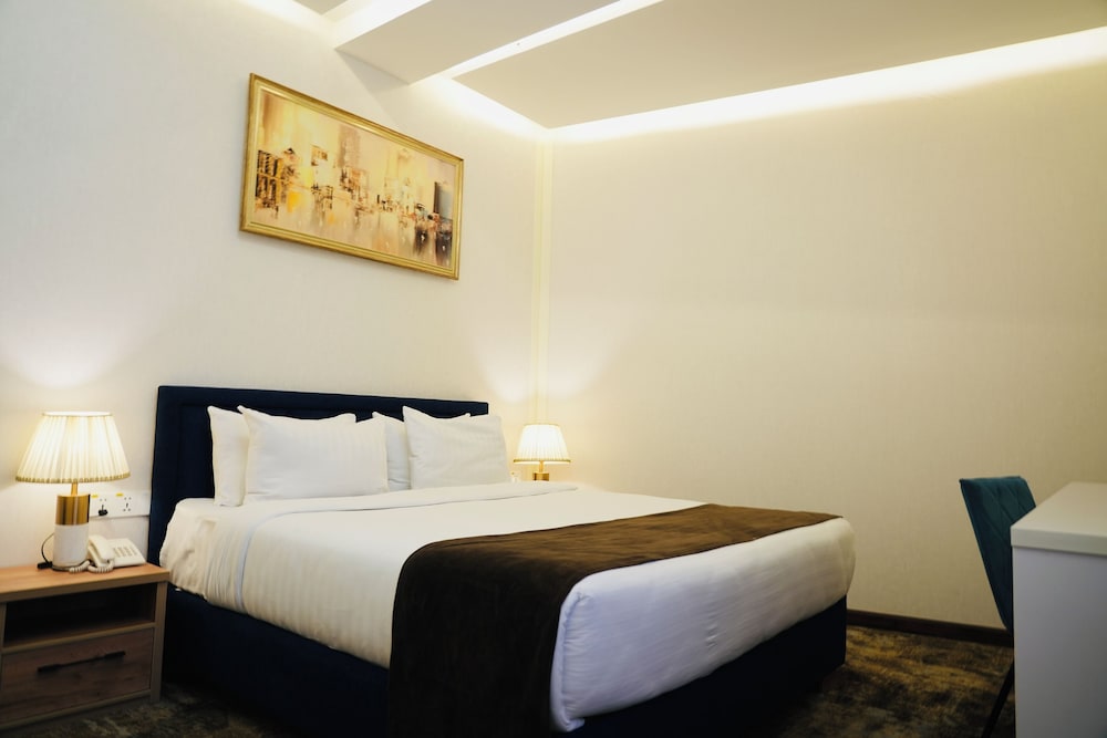 Family Room, Multiple Beds, City View photo 3