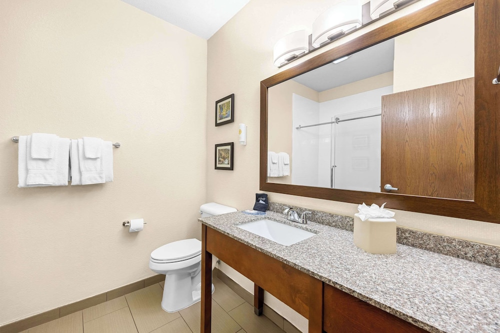 1 King Bed, 1 Queen Bed, Suite, Nonsmoking - Photo 2