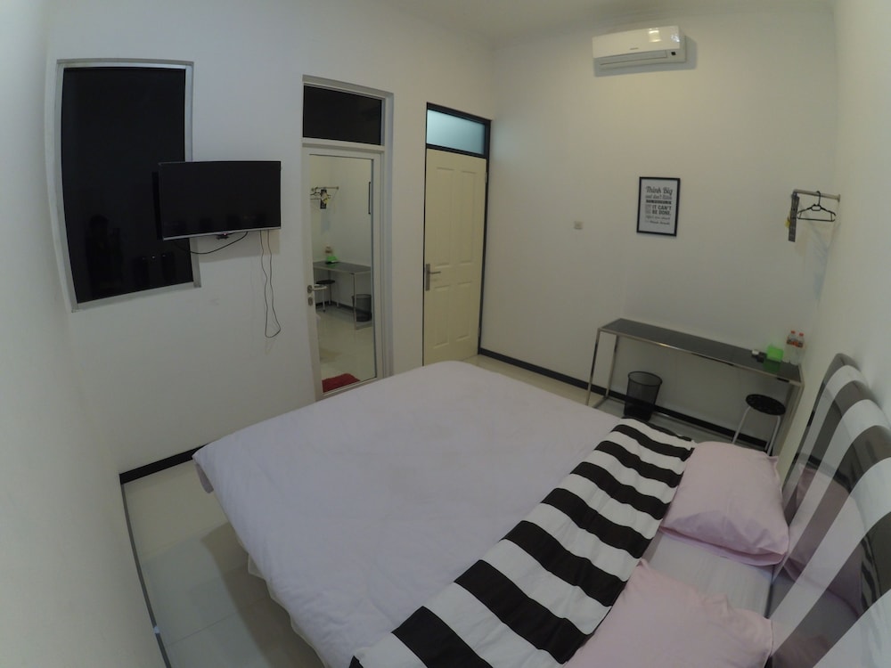Deluxe Triple Room photo 2