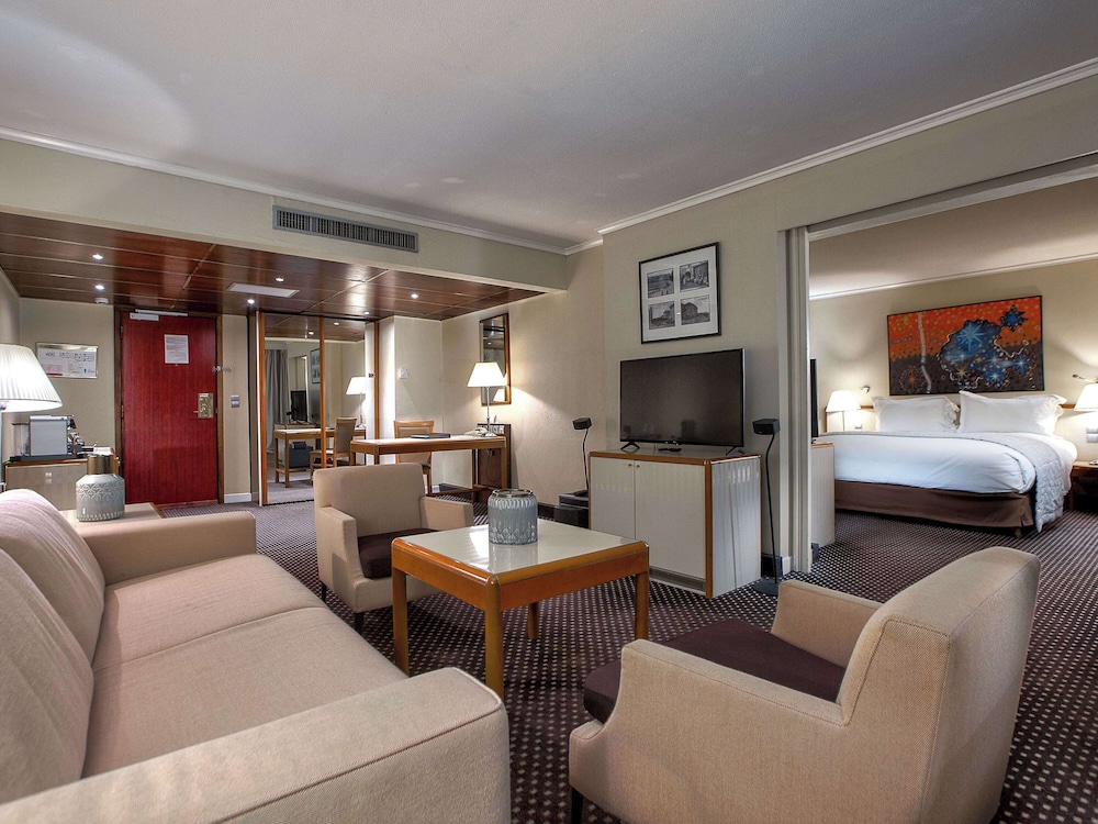 Suite, 1 King Bed, City View (Prestige) - Photo 1