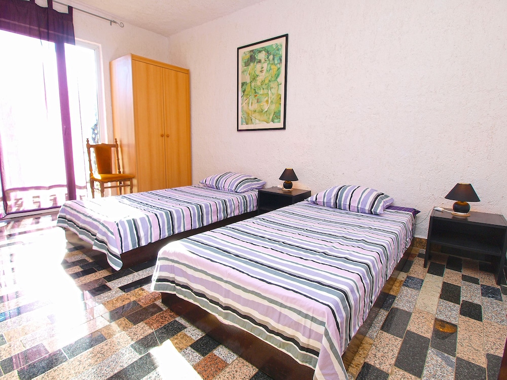 Apartment, 2 Bedrooms (968/2573)