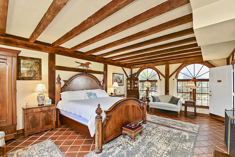 1850 Carriage House