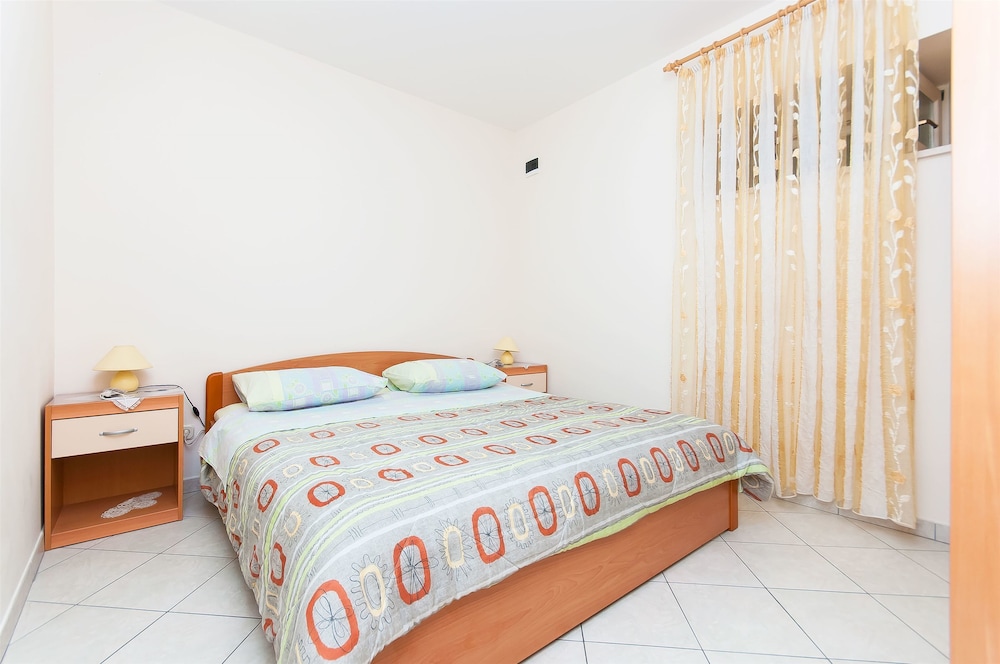 Apartment (A1)