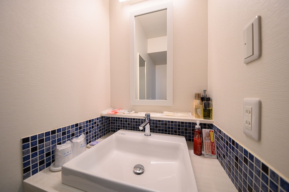 Japanese Western Room with Shigaraki-yaki Ceramics Bath, Non Smoking photo 2