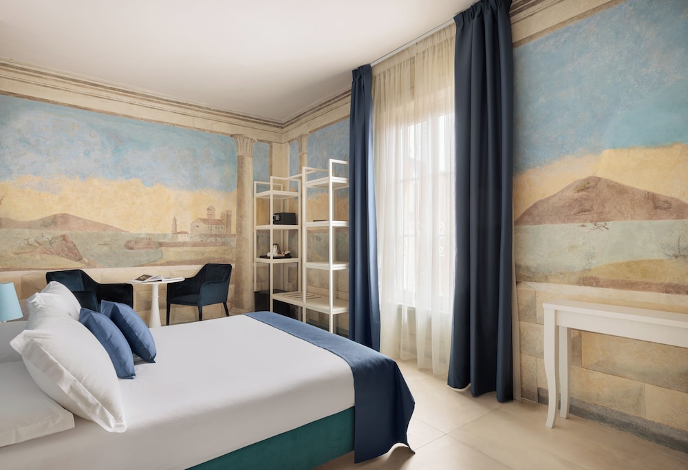 Deluxe Double Room, Courtyard View photo 2