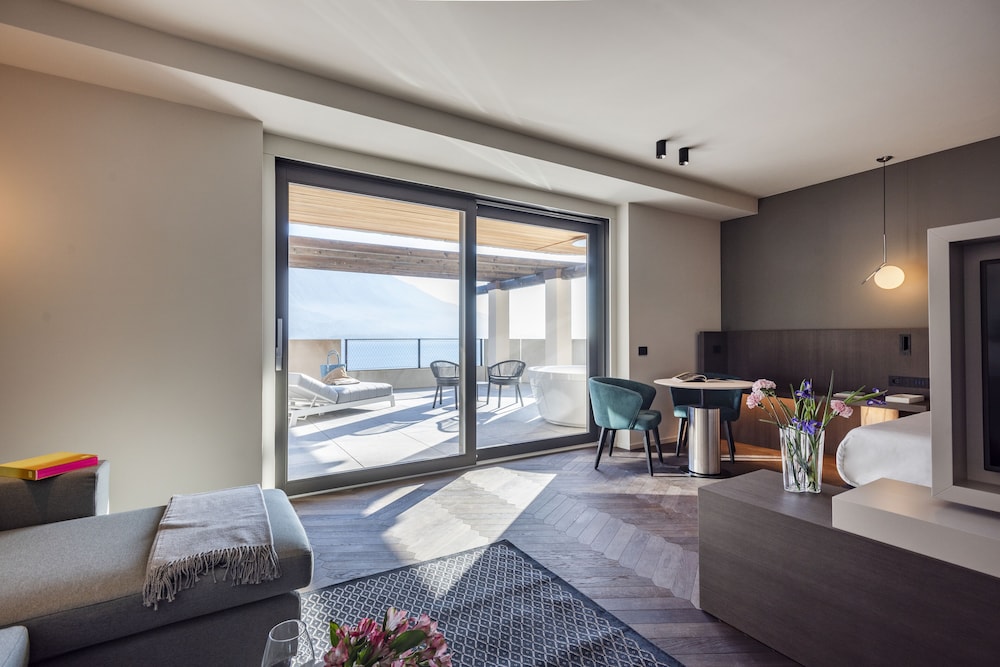 Suite, 1 King Bed, Balcony, Lake View (Argantos) photo 2