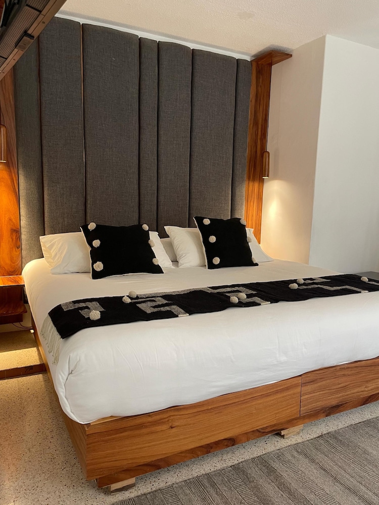 Junior Room, 1 King Bed, Patio (Mezquite) photo 1