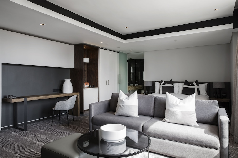 Executive Suite - Photo 6