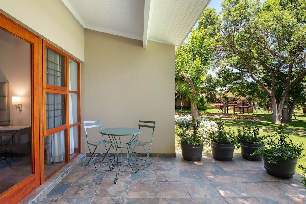 Room, 2 Twin Beds, Garden View (Balcony) - Photo 14
