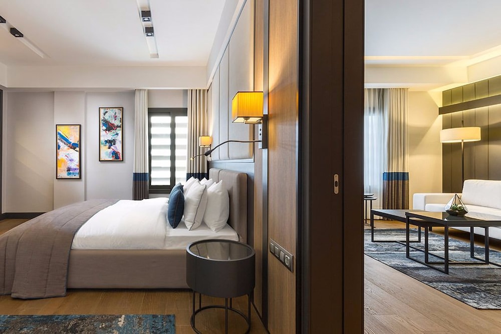 Royal Room photo 2