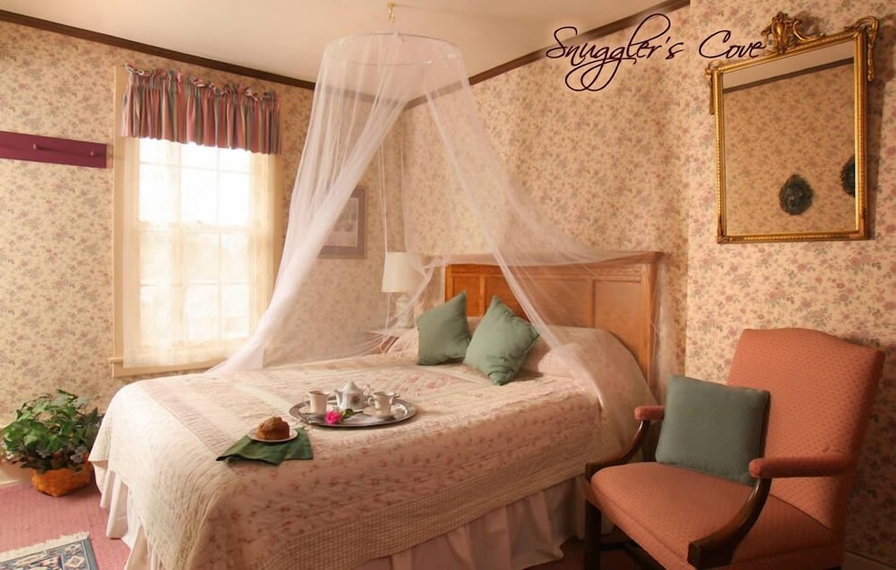 Romantic Villa, 1 Queen Bed, Jetted Tub photo 1