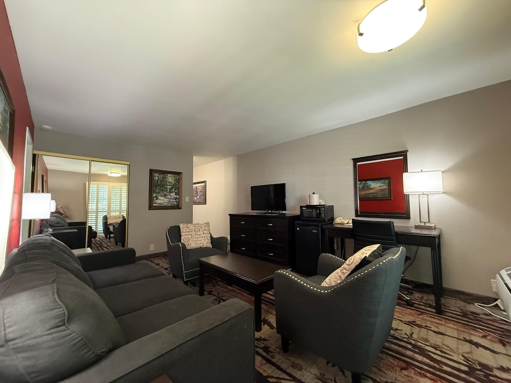 Business Suite - Photo 3