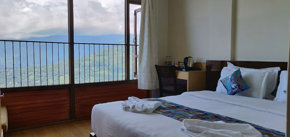 Club Room, 1 Double Bed, Non Smoking, Mountain View photo 1