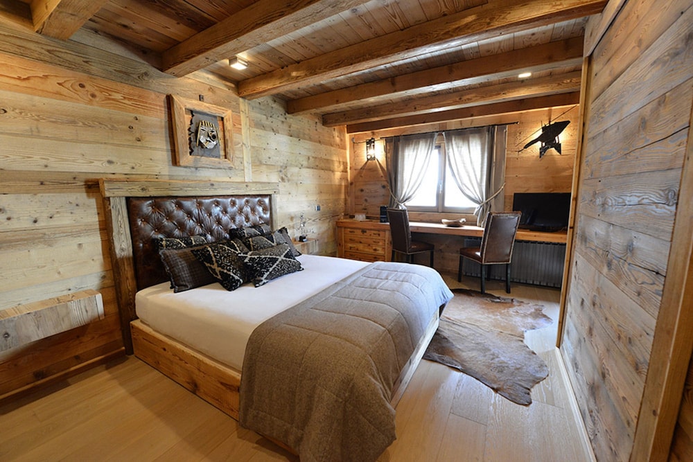 Suite (Marron Glace) photo 1