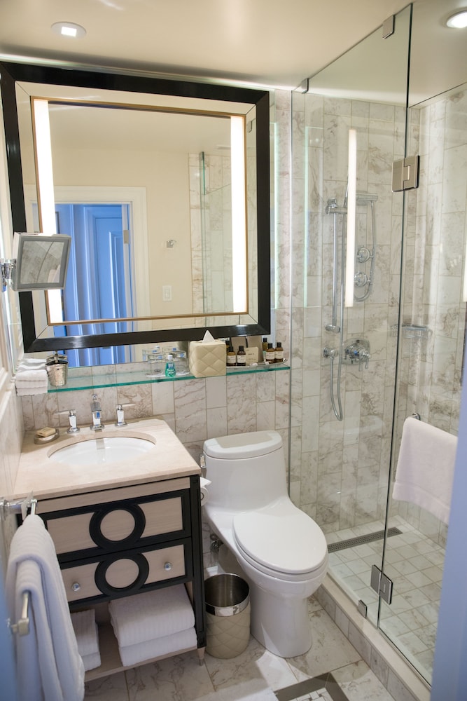Fairmont Gold, 2 Double Beds, City View