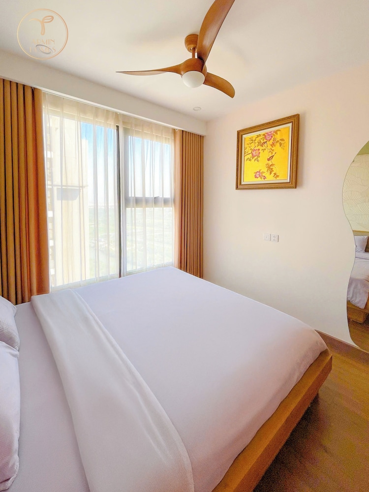 Design Apartment, 3 Bedrooms, Balcony, Lake View photo 2