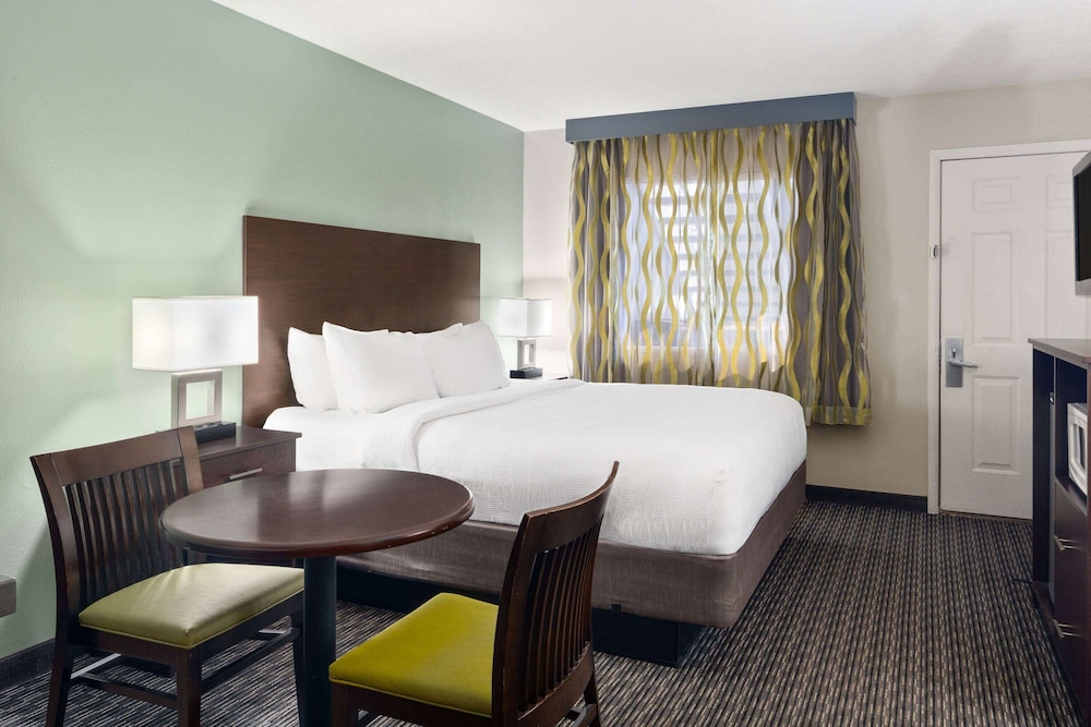 Room, 1 King Bed, Non Smoking (Efficiency) - Photo 2