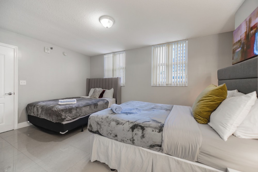 Luxury Condo, 3 Bedrooms, City View photo 3