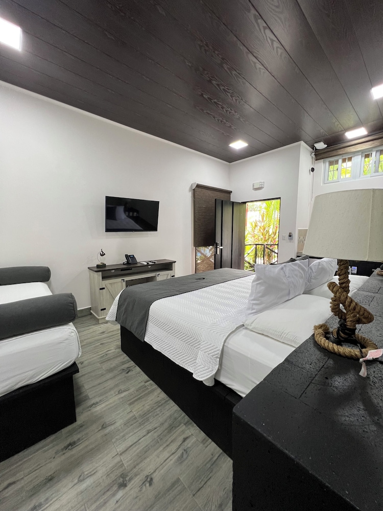 Superior Room, Pool View