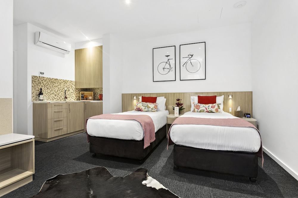 3 Bedroom Studio Apartment