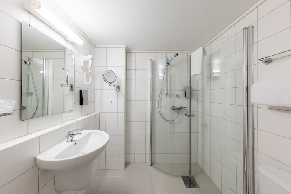 Standard Twin Room - Photo 3