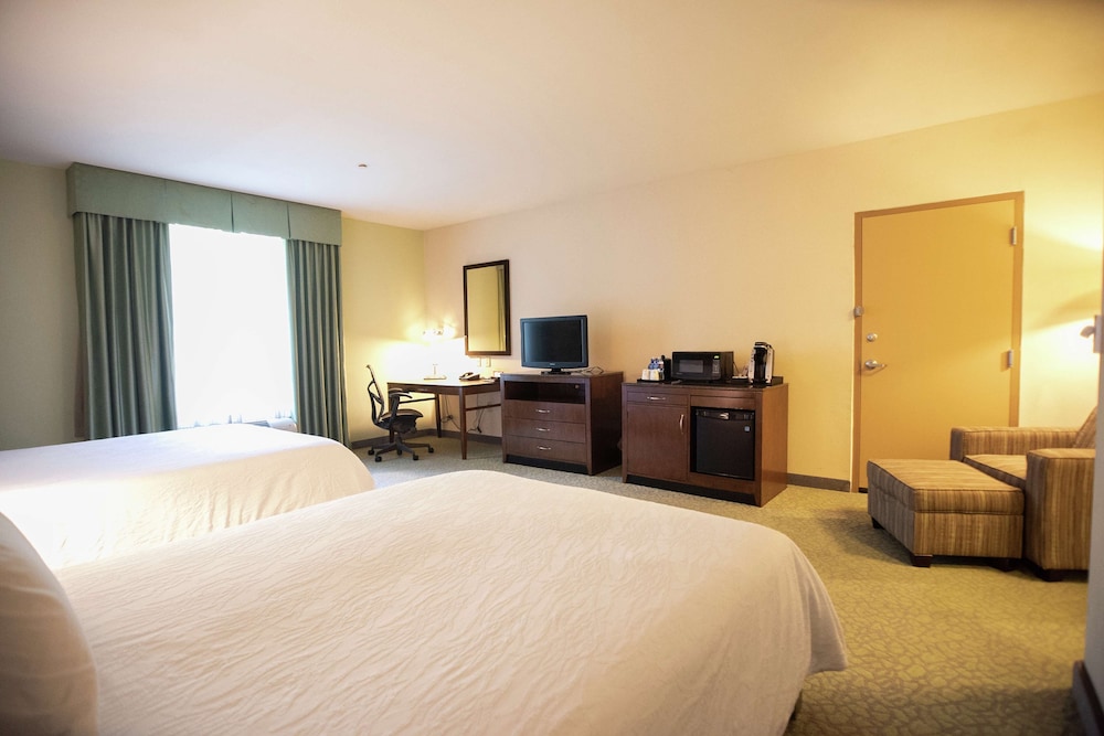 Room, 2 Queen Beds, Accessible (Roll-In Shower) - Photo 4