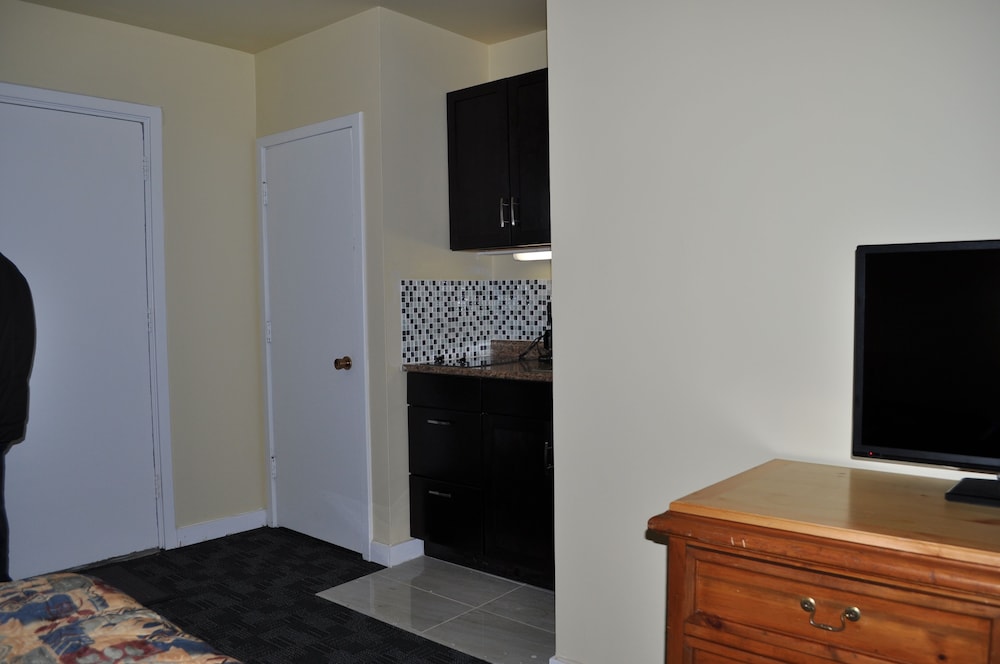 Room, 2 Double Beds photo 3