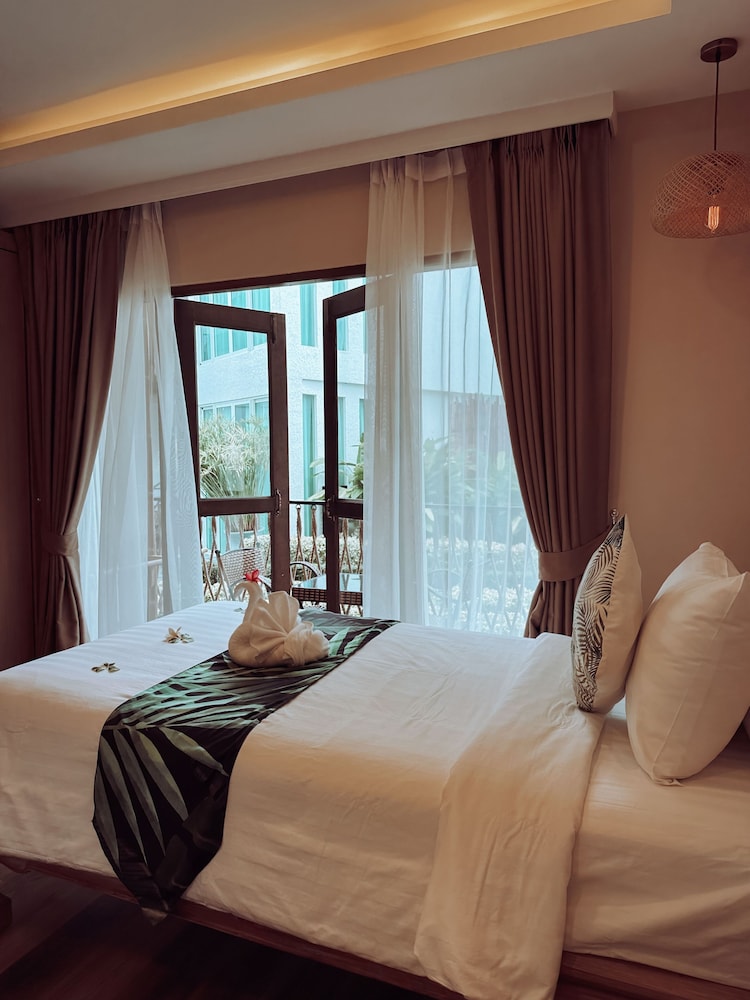 Superior Street View, 2 SGL Beds - Photo 3