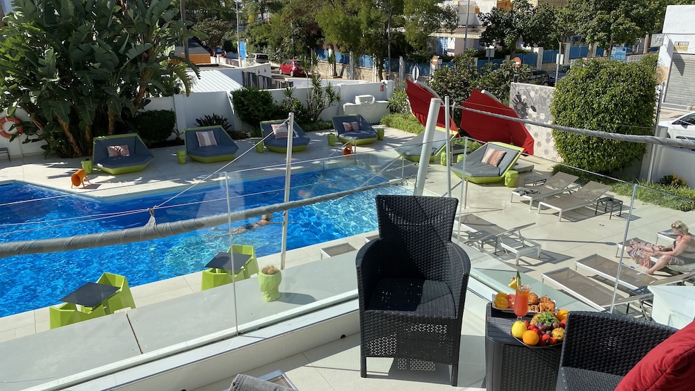Superior Double or Twin Room, Terrace, Pool View - Photo 8