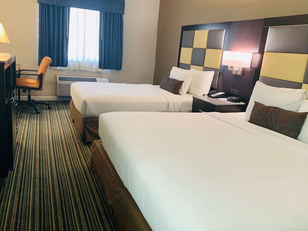 Standard Room, Multiple Beds, Non Smoking, Refrigerator & Microwave photo 1