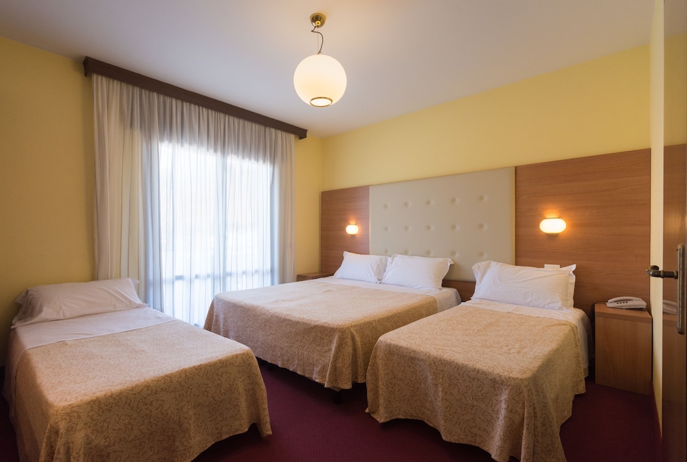 Family Room with 2 Double Beds photo 3