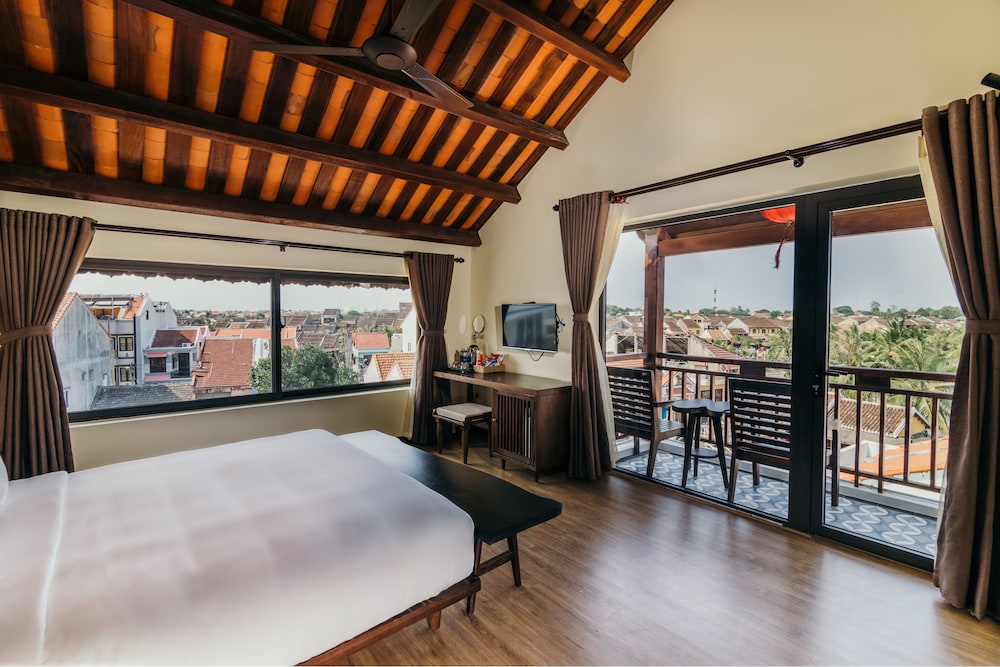 Luxury Suite, River View - Photo 5