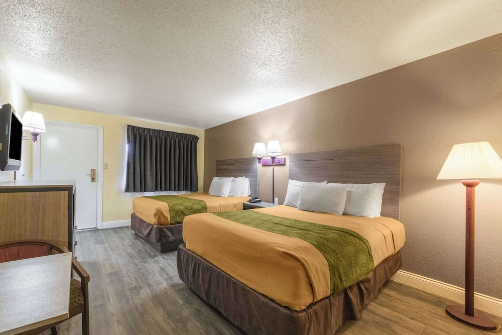 Standard Room, 2 Queen Beds, Non Smoking - Photo 5