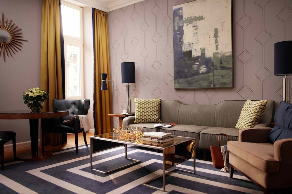 Executive Suite (with Spa and Executive Club Access)